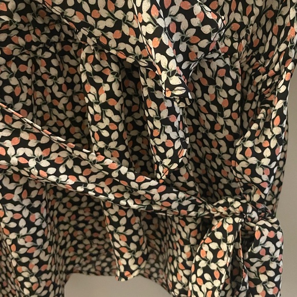 Like new Mark Studio top - Picture 3 of 4